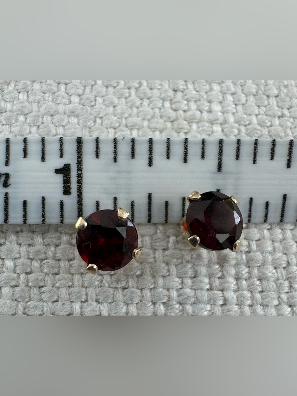Vintage 14k Yellow Gold Garnet Pierced Earrings.